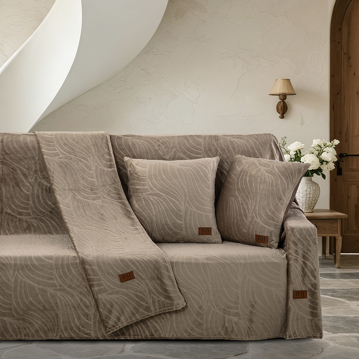 8672